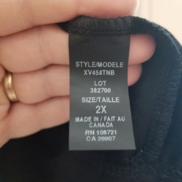 Retroluxe plus size top with keyhole front NWT - Picture 4 of 5